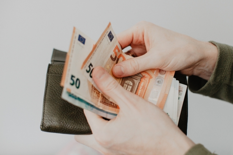 Tributos se pronuncia sobre el tratamiento en IRPF de los ingresos percibidos por un autónomo tras el cese de la actividad