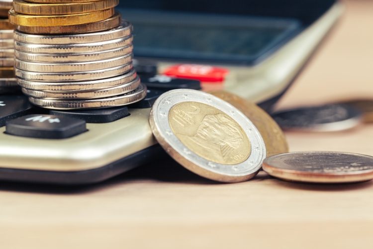 TJUE: el empleado que use datos del empleador para emitir facturas falsas con IVA será deudor del impuesto si el empleador fue diligente