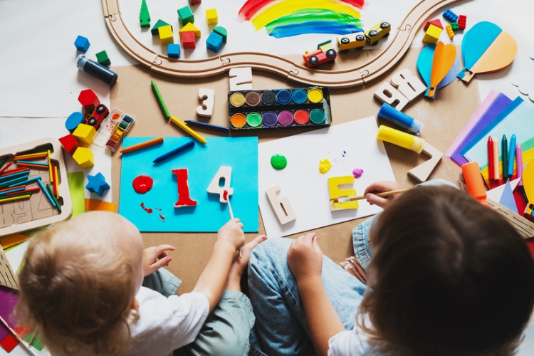 Para calcular el incremento de la deducción por maternidad se incluyen los gastos de guardería pagados por ambos progenitores