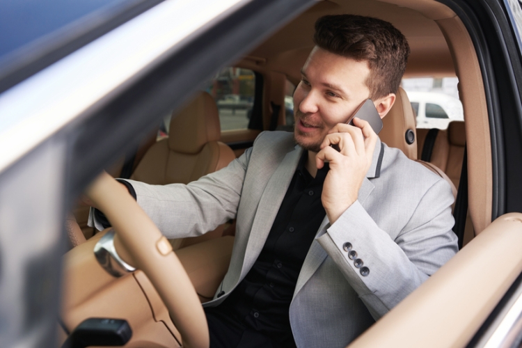 El TS aclara si la presunción de afectación de los vehículos de agentes comerciales en IRPF puede aplicarse a los agentes de seguros