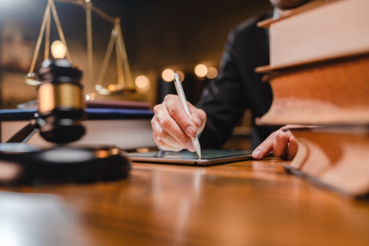 El TC confirma que los LAJ tienen potestad correctora sobre abogados y procuradores