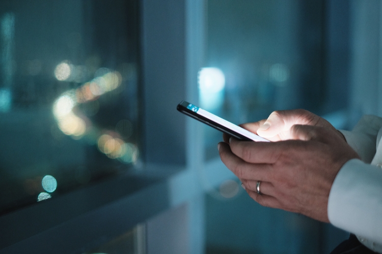 El TSJ de La Rioja determina que el uso de una foto de perfil de WhatsApp inapropiada en el teléfono de empresa no justifica un despido