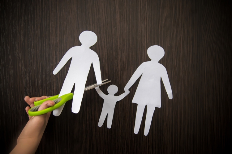 Guarda y custodia a una madre a pesar de haberse trasladado a otra comunidad autónoma por trabajo