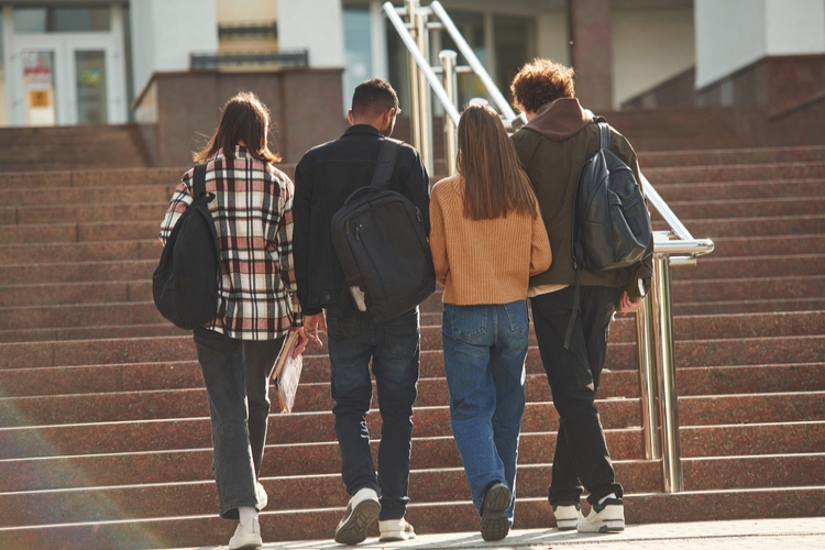 Publicada la regulación de becas y ayudas al estudio para 2025-2026