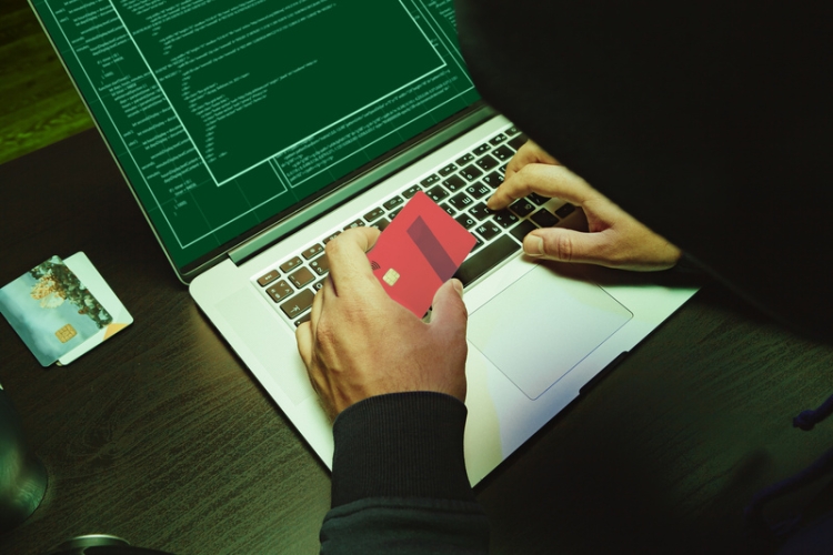 Condena a prisión a un hombre por hackeo, estafa informática y falsedad documental en una web de coches