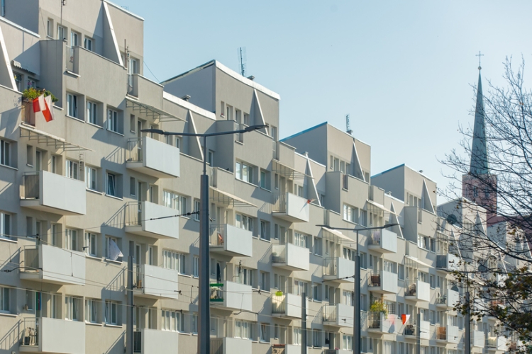 TS: los arrendatarios de vivienda pública deben asumir los gastos de la comunidad