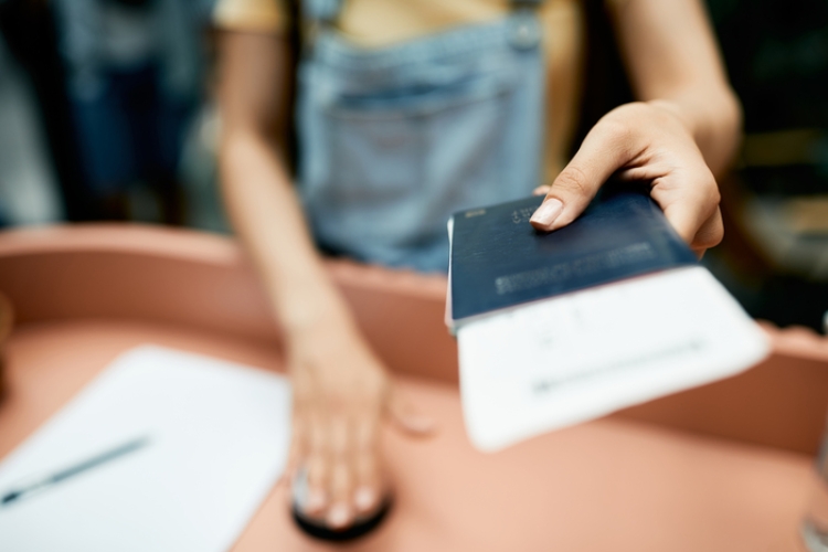 La AEPD prohíbe a los hospedajes exigir copia del DNI o pasaporte a los clientes
