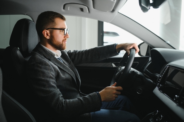 El TS reitera que la presunción de afectación en IRPF de los vehículos de comerciales no se extiende a los agentes de seguros