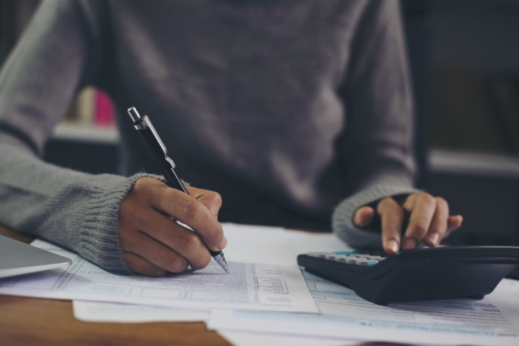 La DGT aclara si está bien que, ante un cambio de empleo, el segundo pagador no haga retención a cuenta del IRPF