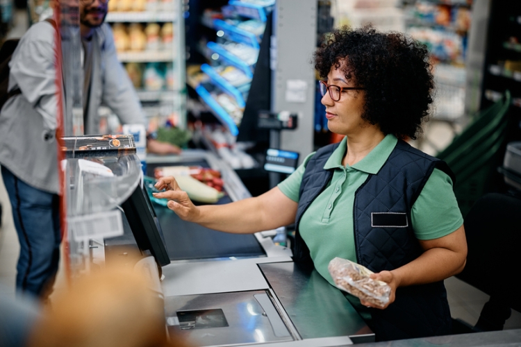 El TSJ de Asturias rechaza la incapacidad permanente a una cajera de supermercado porque «mantiene una vida diaria normalizada»