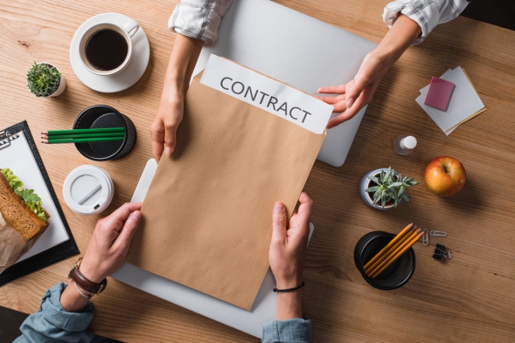Nuevas directrices para cambios de contrato en autorizaciones de residencia temporal por arraigo sociolaboral