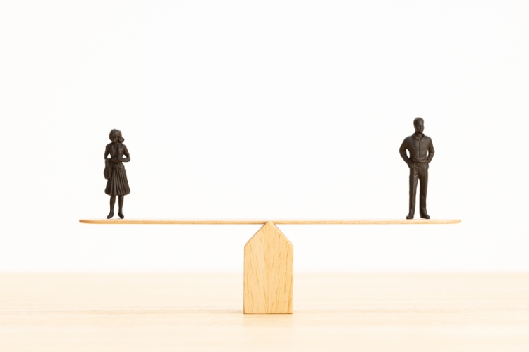 La CNMV aclara los requisitos de representación equilibrada de hombres y mujeres en consejos de administración y en la alta dirección