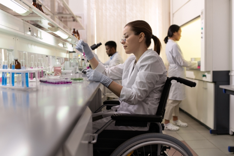 El TSJE deniega incapacidad permanente a operaria química pese a sus limitaciones físicas y psíquicas