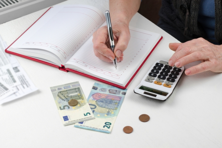 Para el TS, la regla especial del art. 27.1 de la LIRPF para socios profesionales se aplica aunque no estén formalmente de alta en el RETA