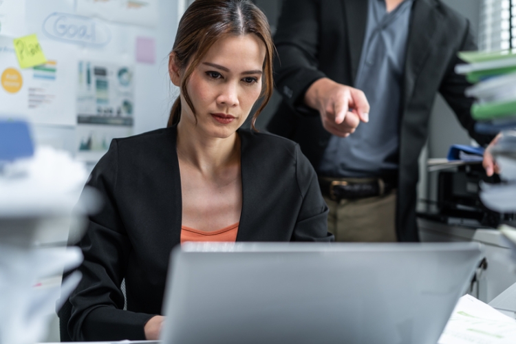 Emakunde presenta una herramienta para garantizar espacios de trabajo seguros para las mujeres en Euskadi