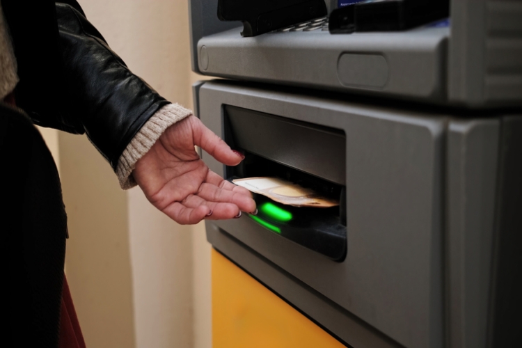 El TEAC considera aceptada tácitamente la herencia a efectos del ISD si se dispone de fondos privativos del causante en cuentas de titularidad indistinta