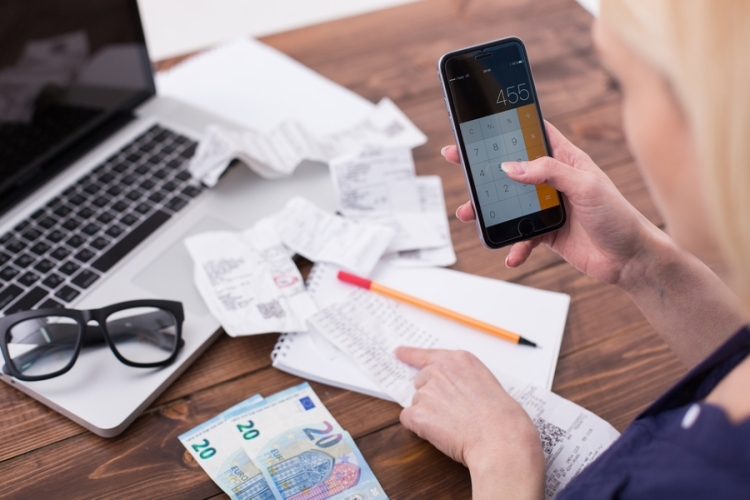 El Supremo prohíbe cobrar intereses y comisiones por el mismo descubierto