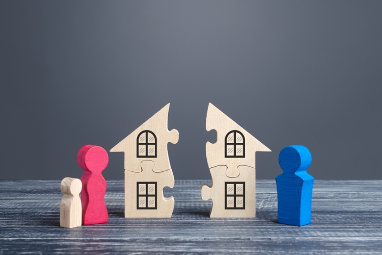 Tributos aclara si el excónyuge que se queda con la vivienda y asume el préstamo puede aplicar íntegra la deducción por inversión en IRPF