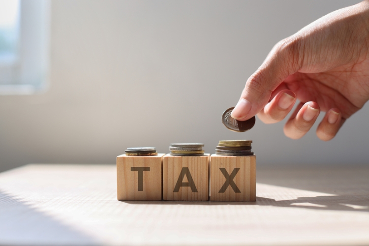 La DGT aclara si se cumple el requisito de mantenimiento para reducción por empresa familiar en ISD estatal al extinguir la sociedad y reinvertir lo recibido