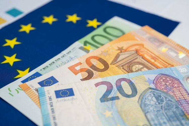 Publicado el nuevo umbral salarial para profesionales con Tarjeta azul-UE en España