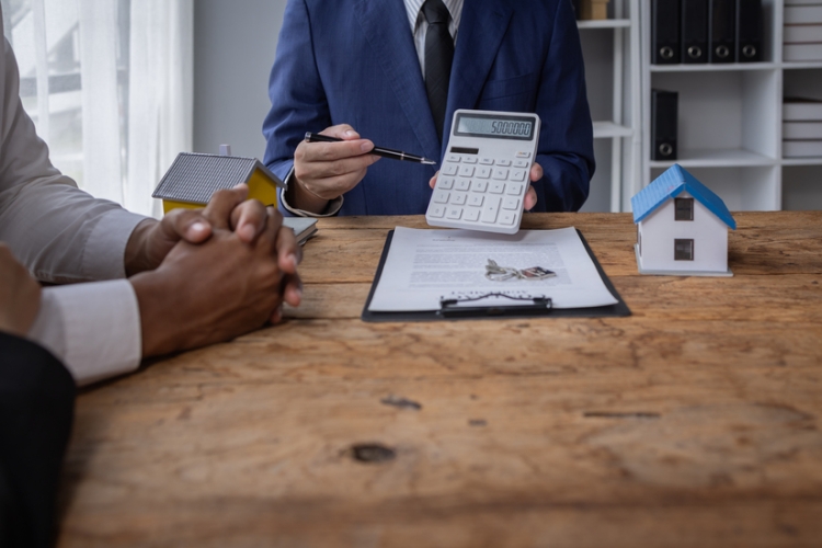 Tributos señala cómo calcular la ganancia en IRPF al vender una vivienda recibida por herencia después de la muerte del usufructuario