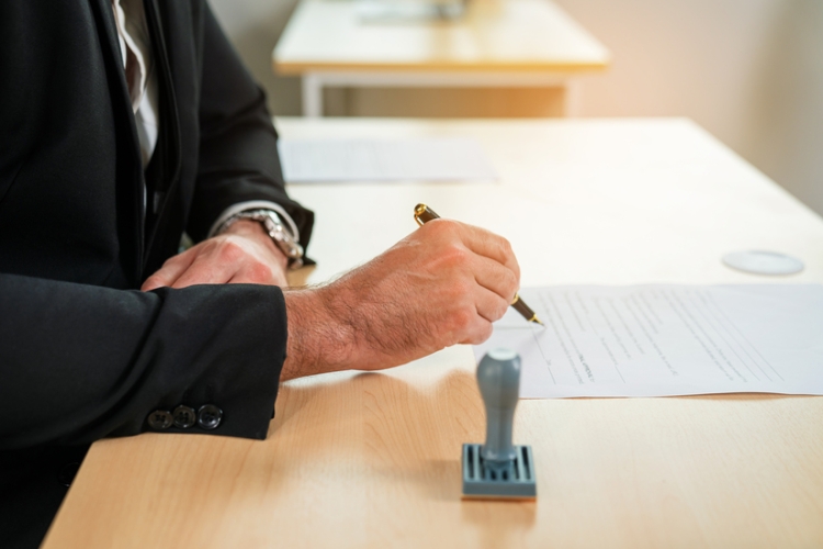 El Supremo aprecia sucesión de empresa entre notarios