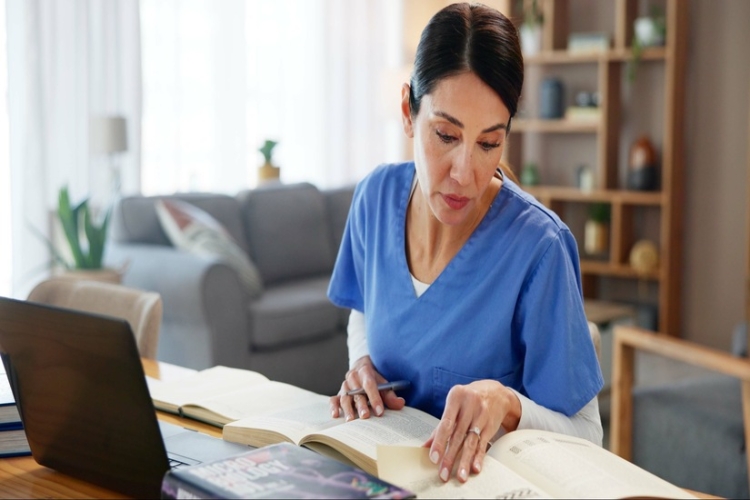 Publicada la Resolución regulando la autoevaluación preventiva en empleo del hogar
