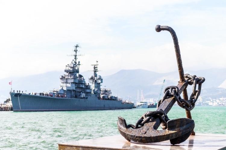 El TSJ de Murcia anula la negativa de la Armada a renovar a un marinero por consumir testosterona
