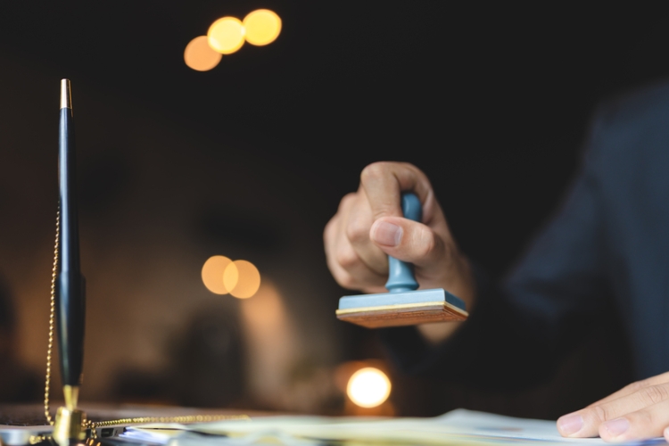 Tributos indica en qué epígrafes del IAE darse de alta para actuar como representante en procedimientos ante notario para bancos o inmobiliarias