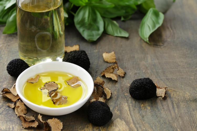 La DGT señala qué tipo de IVA se aplica al aceite de oliva aromatizado con trufa o cayena