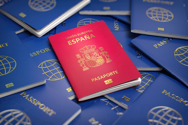 La DGT indica si la obtención de un nuevo número de pasaporte afecta a los poderes de representación ya otorgados
