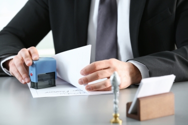 El Supremo limita la revisión del registrador sobre poderes en compraventas
