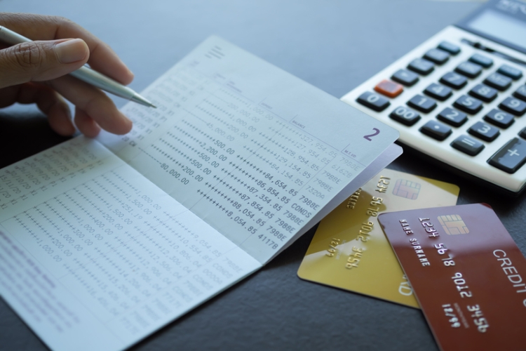 ¿Incluir a un hijo como cotitular de la cuenta bancaria implica una donación para Hacienda?