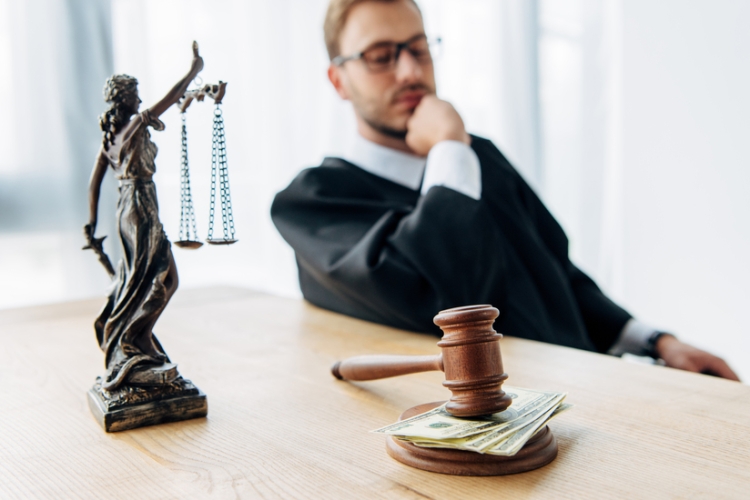 La fianza en el derecho penal: finalidad, clases y regulación vigente