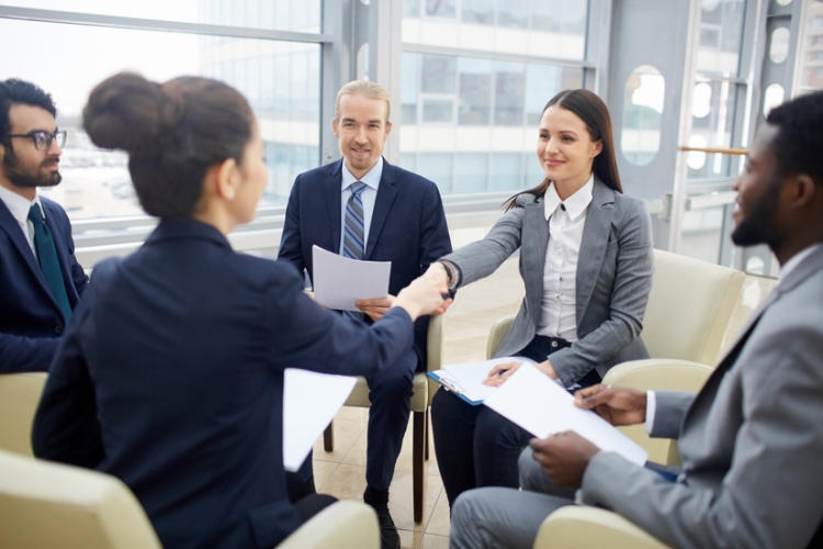 Diferencias entre adhesión y extensión de convenios colectivos