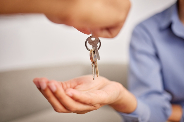 ¿Cómo tributa en IRPF la cesión gratuita de una vivienda a un familiar?