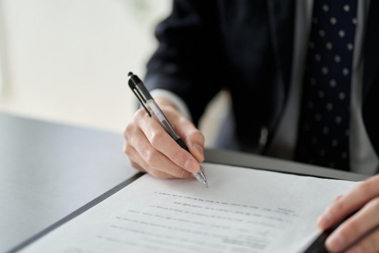 ¿La empresa puede renunciar unilateralmente a un pacto de no competencia post-contractual?