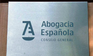 El CGAE se suma a no prestar asistencia letrada si los policías ocultan su rostro durante la toma de declaración