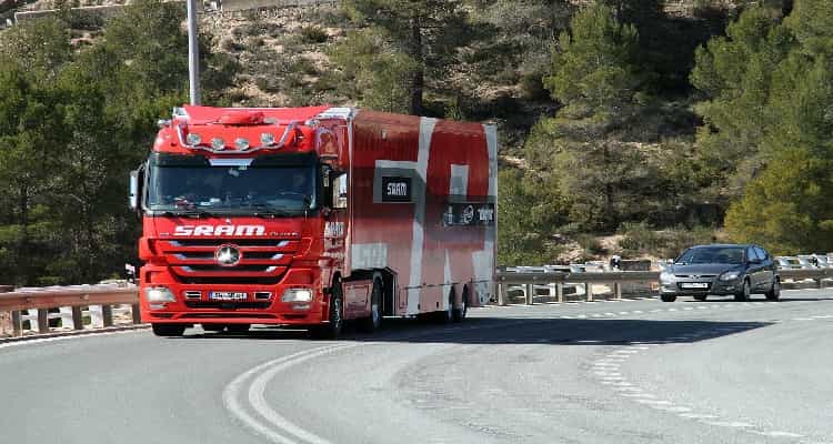 Se aumenta la longitud y masa máxima permitidas en los vehículos