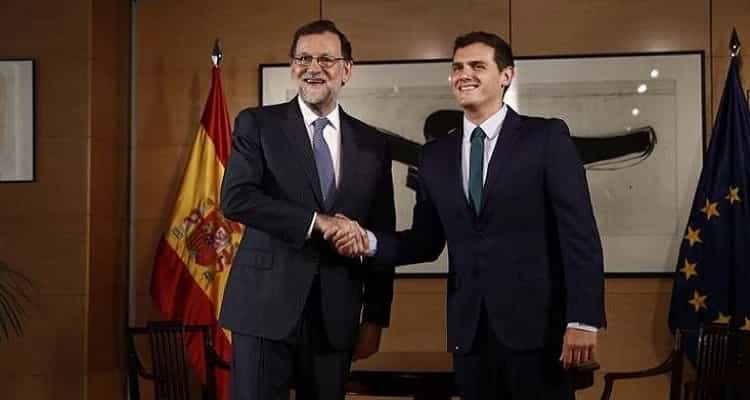 Rajoy Rivera mano acuerdo negociación