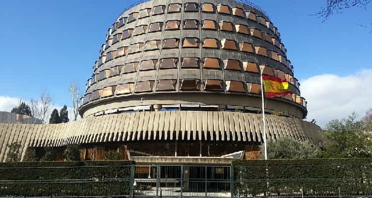 TC declara inconstitucional normativa valenciana asistencia sanitaria universal.