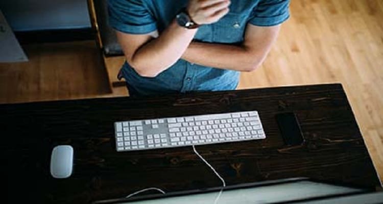 trabajador teclado ordenador