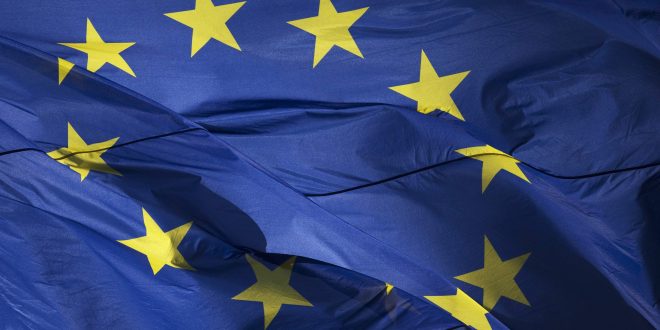 La Comisión Europea ha propuesto una nueva Directiva para reforzar la protección de los informantes de irregularidades en toda la UE