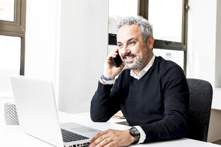 hombre negocios jubilación activa