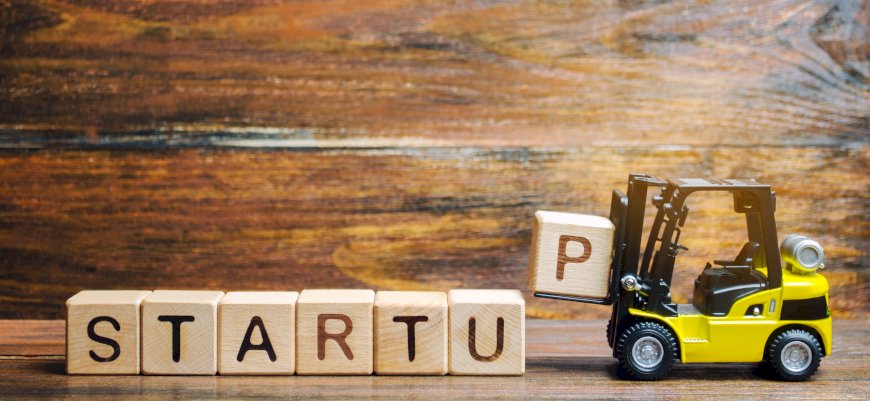 Bloques de madera con la palabra Startup