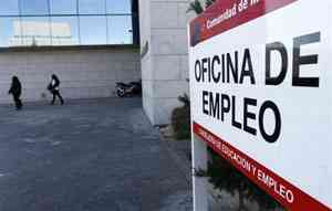 El Ejecutivo plantea la dotación de ayudas de 400 euros destinadas a los parados de larga duración